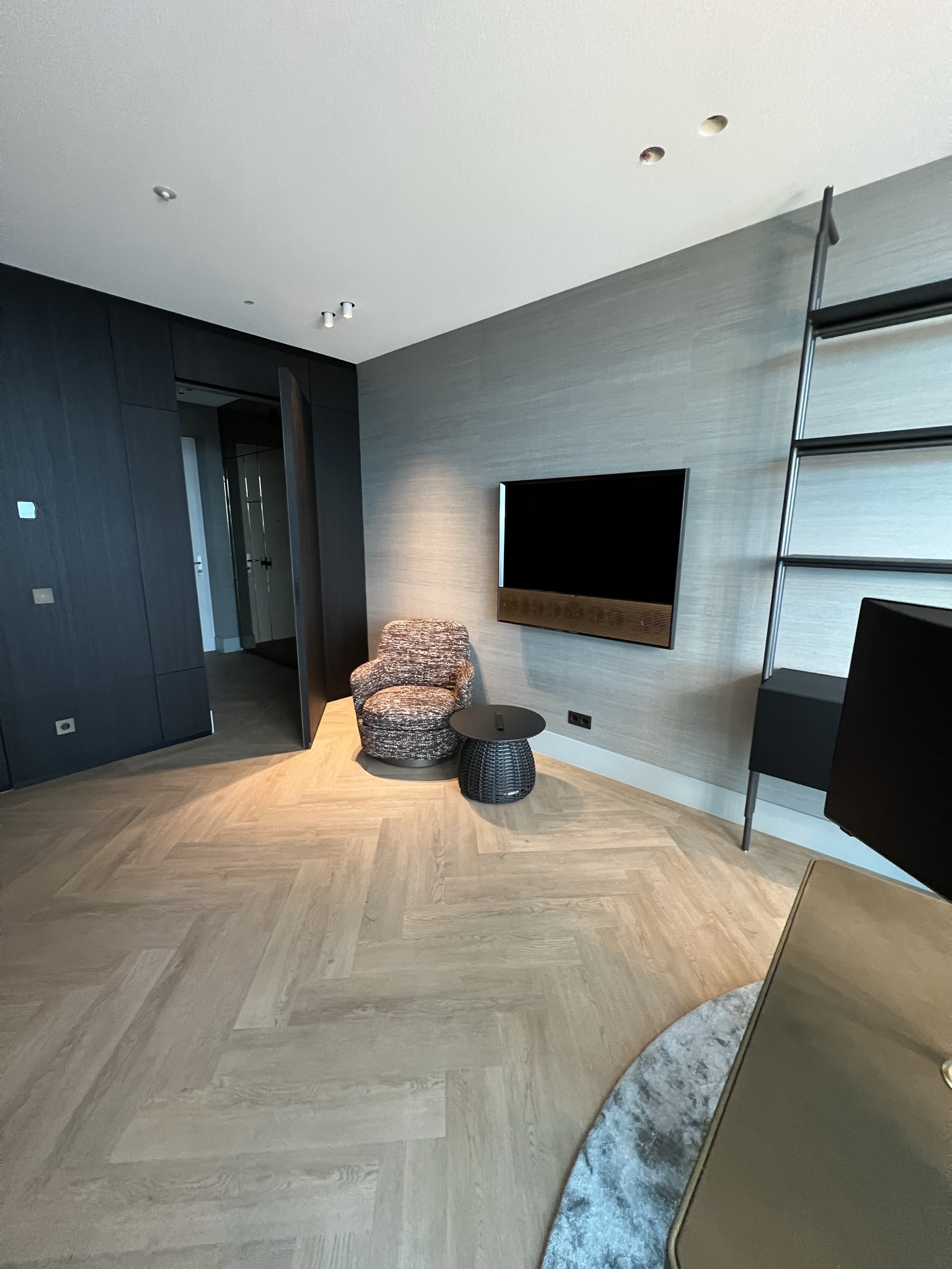 Behangwerk in ruimte van Zalmtoren Rotterdam