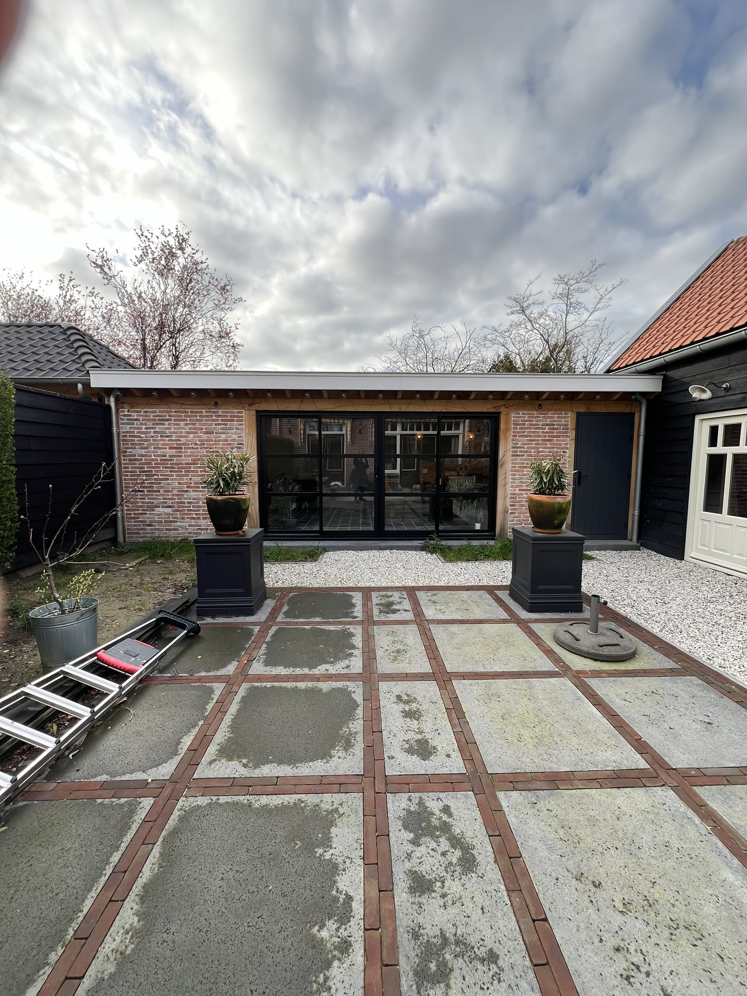 Woning Familie Korevaar buitenschilderwerk tuinhuis door Zuiderent